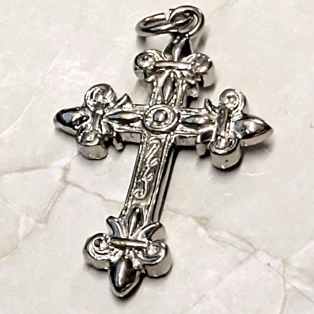 New Fleur De Lis Cross Pendant Necklace Charm SilverTone Gothic Ornate Religious